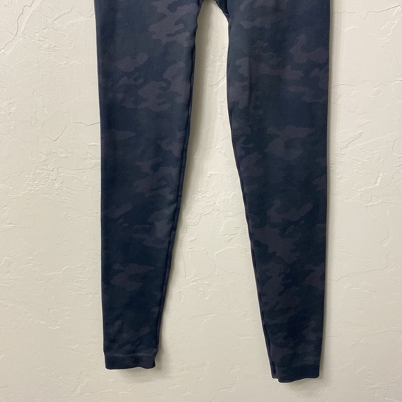 Spanx grey camo leggings size small - Picture 3 of 9